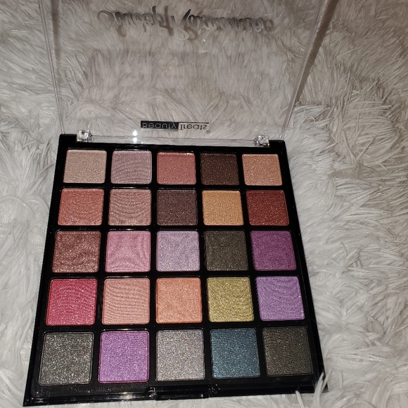 Beauty Treats Modern Metallic Eye shadow - Picture 4 of 4